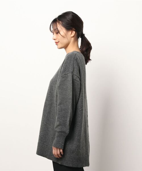 Samansa Mos2(サマンサ モスモス)の「後ろボタンニットチュニック(ニット/セーター・レディース・グリーン/モカ/チャコール/キナリ・フリ-)」の5枚目の写真