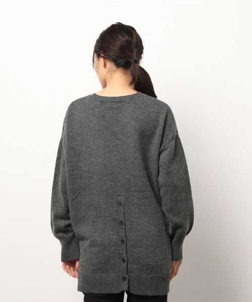 Samansa Mos2(サマンサ モスモス)の「後ろボタンニットチュニック(ニット/セーター・レディース・グリーン/モカ/チャコール/キナリ・フリ-)」の6枚目の写真