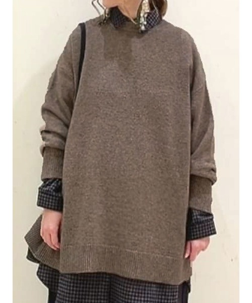 Samansa Mos2(サマンサ モスモス)の「後ろボタンニットチュニック(ニット/セーター・レディース・グリーン/モカ/チャコール/キナリ・フリ-)」の1枚目の写真