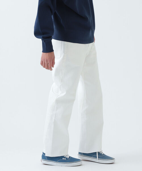 BEAMS(ビームス)の「BEAMS / スキュー カットオフ デニム パンツ(デニムパンツ・メンズ・ホワイト/インディゴブルー・SMALL/MEDIUM/LARGE/X-LARGE)」の6枚目の写真