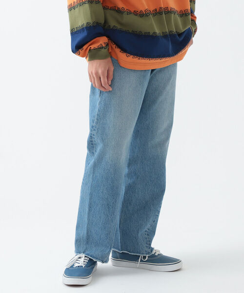 BEAMS(ビームス)の「BEAMS / スキュー カットオフ デニム パンツ(デニムパンツ・メンズ・ホワイト/インディゴブルー・SMALL/MEDIUM/LARGE/X-LARGE)」の8枚目の写真