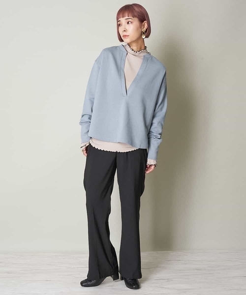 A de a.v.v（アードアー・ヴェ・ヴェ）の「深Vネックスウェット（トレーナー）（スウェット・レディース・チャコールグレー/ライトブルー/サンドベージュ・38/36）」の5枚目の写真