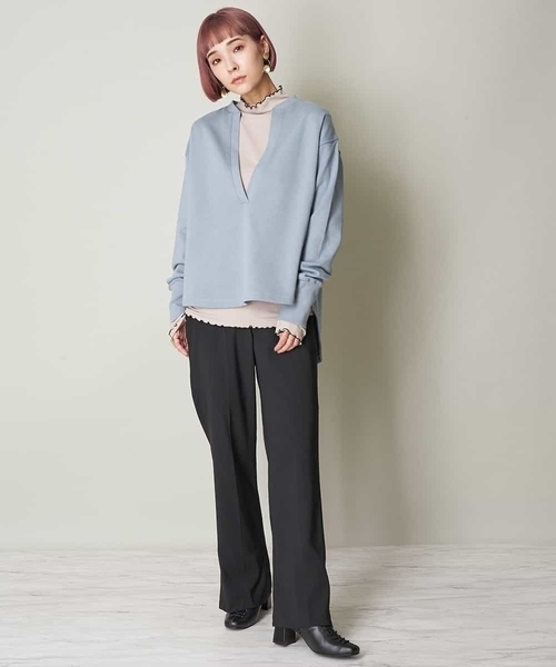 A de a.v.v（アードアー・ヴェ・ヴェ）の「深Vネックスウェット（トレーナー）（スウェット・レディース・チャコールグレー/ライトブルー/サンドベージュ・38/36）」の6枚目の写真