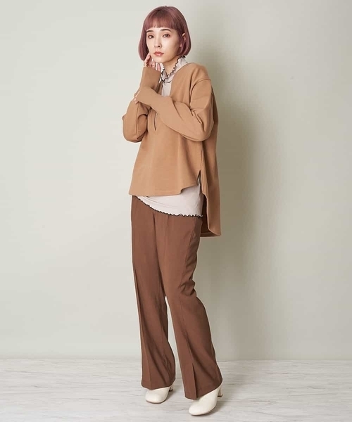 A de a.v.v（アードアー・ヴェ・ヴェ）の「深Vネックスウェット（トレーナー）（スウェット・レディース・チャコールグレー/ライトブルー/サンドベージュ・38/36）」の11枚目の写真