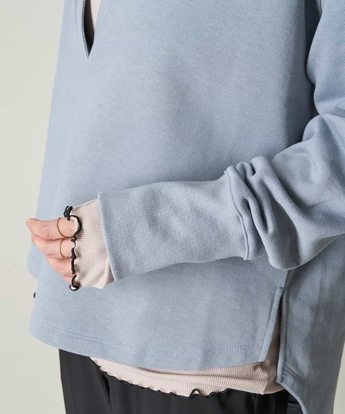 A de a.v.v（アードアー・ヴェ・ヴェ）の「深Vネックスウェット（トレーナー）（スウェット・レディース・チャコールグレー/ライトブルー/サンドベージュ・38/36）」の19枚目の写真