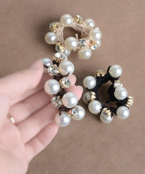 TONE SELECT GOODS（トーンセレクトグッズ）の「【float】パール ビジュー ヘアゴム（ヘアゴム・レディース・ブラック/ベージュ/ブラウン・FREE）」の6枚目の写真