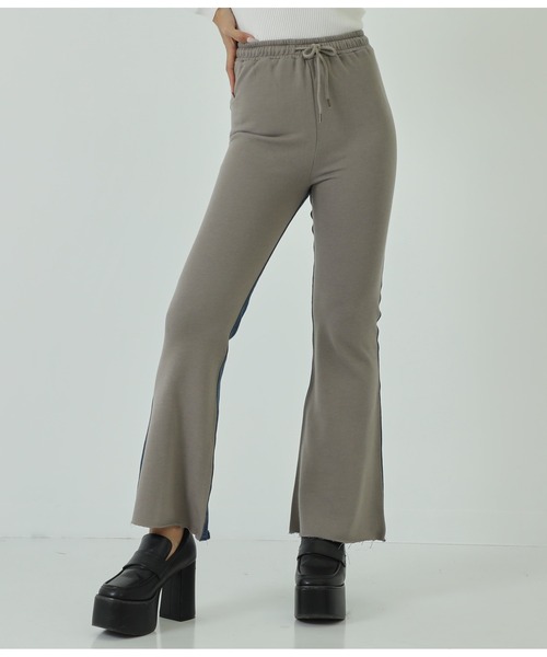 ANAP（アナップ）の「裏毛×デニム切替フレアパンツ（デニムパンツ・レディース・グレイッシュベージュ/ベージュ系その他・FREE）」の9枚目の写真