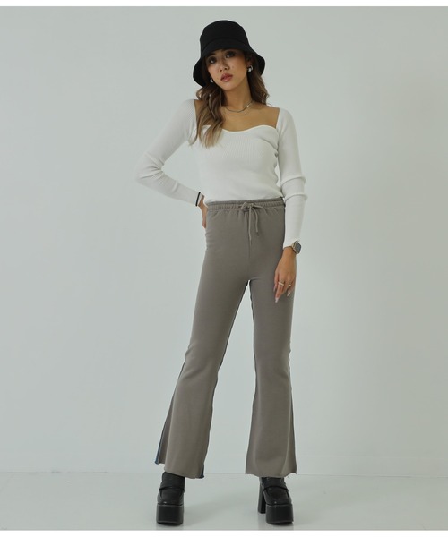 ANAP（アナップ）の「裏毛×デニム切替フレアパンツ（デニムパンツ・レディース・グレイッシュベージュ/ベージュ系その他・FREE）」の6枚目の写真