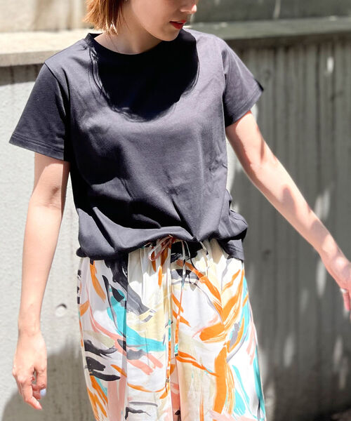 NOLLEY’S(ノーリーズ)の「液アン加工BASIC Tシャツ(Tシャツ/カットソー・レディース・ラベンダー/ライトグリーン/チャコールグレー/ブラック/ロイヤルブルー/オフホワイト/カーキ/ベージュ/ピンク・38/36)」の4枚目の写真