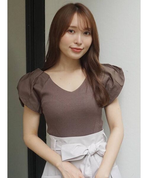 MERCURYDUO（マーキュリーデュオ）の「異素材ギャザースリーブコンパクトニット（ニット/セーター・レディース・オフホワイト/ブラック/グリーン/ラベンダー/ブラウン・FREE）」の4枚目の写真