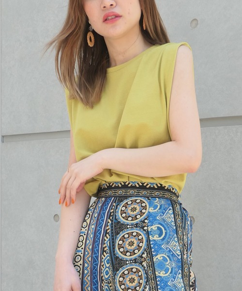 CORNERS(コーナーズ)の「ショルダータックカラータンク(タンクトップ・レディース・ホワイト/ブラック/ピンク/オレンジ/グリーン/ライム・M)」の4枚目の写真