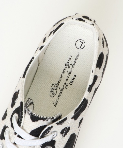 ikka（イッカ）の「【伸びる靴ひも】撥水キャンバスアニマルスニーカー（スニーカー・レディース・その他4・M/L）」の2枚目の写真