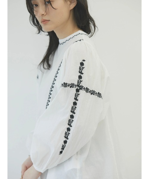 AMERICAN HOLIC(アメリカンホリック)の「ドルマン刺繍ブラウス(シャツ/ブラウス・レディース・ブラック/オフホワイト・L/M)」の1枚目の写真