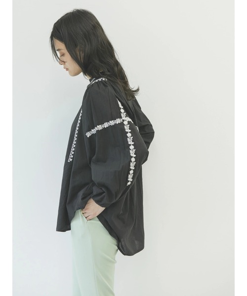 AMERICAN HOLIC(アメリカンホリック)の「ドルマン刺繍ブラウス(シャツ/ブラウス・レディース・ブラック/オフホワイト・L/M)」の19枚目の写真