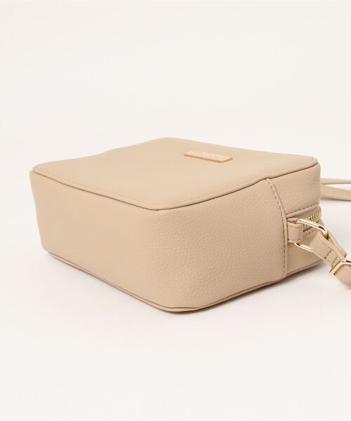 To b. by agnes b.（トゥービーバイアニエスベー）の「WQ85 SAC ポシェット（ショルダーバッグ・レディース・ベージュ・FREE）」の3枚目の写真