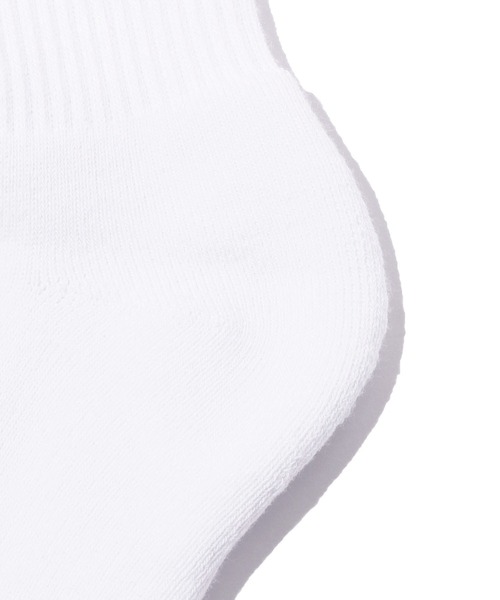 Guess(ゲス)の「GUESS×J.BALVIN/ゲス×J.バルヴィン GO J BALVIN STRIPE SOCKS ロゴソックス ハイソックス 靴下(ソックス/靴下・メンズ・ホワイト・ONE SIZE)」の2枚目の写真