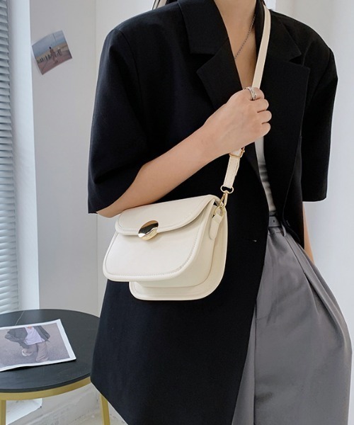 yuue' ( wear )(ユーイ)の「シンプルレザーショルダーバッグ(ショルダーバッグ・レディース・ブラック/ベージュ/オフホワイト・FREE)」の2枚目の写真