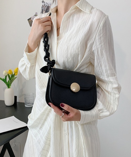 yuue' ( wear )(ユーイ)の「シンプルレザーショルダーバッグ(ショルダーバッグ・レディース・ブラック/ベージュ/オフホワイト・FREE)」の4枚目の写真