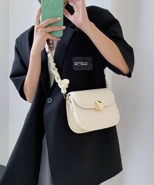 yuue' ( wear )(ユーイ)の「シンプルレザーショルダーバッグ(ショルダーバッグ・レディース・ブラック/ベージュ/オフホワイト・FREE)」の6枚目の写真