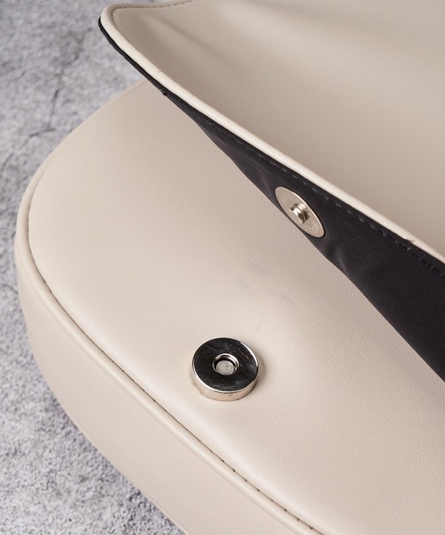 ADPOSION(アドポーション)の「ラウンド型ショルダーバッグ / フラップショルダーバッグ(ショルダーバッグ・レディース・ブラック/グレー/グリーン・FREE)」の10枚目の写真