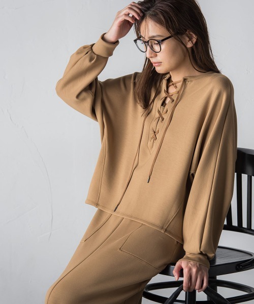 socolla（ソコラ）の「【socolla】前後2WAYドルマンダンボールプルオーバー≪WEB別注カラーあり/セットアップ対応≫（Tシャツ/カットソー・レディース・ブラック/ベージュ/グレー/オフホワイト・S/M）」の4枚目の写真