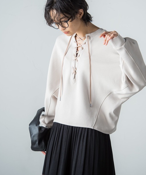 socolla（ソコラ）の「【socolla】前後2WAYドルマンダンボールプルオーバー≪WEB別注カラーあり/セットアップ対応≫（Tシャツ/カットソー・レディース・ブラック/ベージュ/グレー/オフホワイト・S/M）」の7枚目の写真