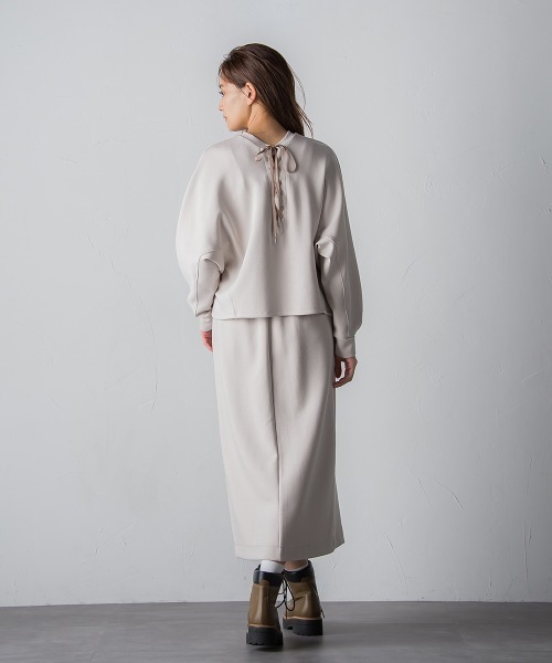 socolla（ソコラ）の「【socolla】前後2WAYドルマンダンボールプルオーバー≪WEB別注カラーあり/セットアップ対応≫（Tシャツ/カットソー・レディース・ブラック/ベージュ/グレー/オフホワイト・S/M）」の8枚目の写真