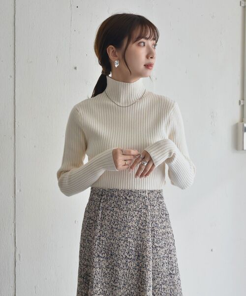 RETRO GIRL（レトロガール）の「リブハイネックニット（ニット/セーター・レディース・ブラック/オフホワイト/ブルー/ピンク/グリーン/ライトグレー/オレンジ/イエロー/ブラウン・FREE）」の2枚目の写真