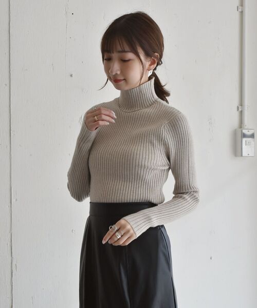 RETRO GIRL（レトロガール）の「リブハイネックニット（ニット/セーター・レディース・ブラック/オフホワイト/ブルー/ピンク/グリーン/ライトグレー/オレンジ/イエロー/ブラウン・FREE）」の3枚目の写真