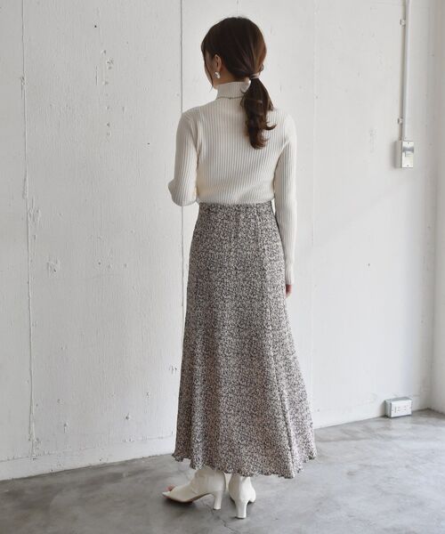 RETRO GIRL（レトロガール）の「リブハイネックニット（ニット/セーター・レディース・ブラック/オフホワイト/ブルー/ピンク/グリーン/ライトグレー/オレンジ/イエロー/ブラウン・FREE）」の12枚目の写真