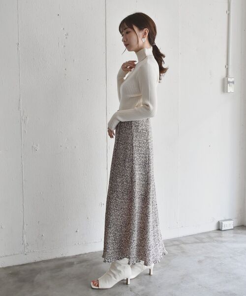 RETRO GIRL（レトロガール）の「リブハイネックニット（ニット/セーター・レディース・ブラック/オフホワイト/ブルー/ピンク/グリーン/ライトグレー/オレンジ/イエロー/ブラウン・FREE）」の13枚目の写真