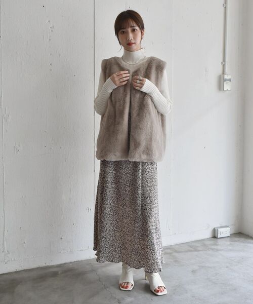 RETRO GIRL（レトロガール）の「リブハイネックニット（ニット/セーター・レディース・ブラック/オフホワイト/ブルー/ピンク/グリーン/ライトグレー/オレンジ/イエロー/ブラウン・FREE）」の15枚目の写真