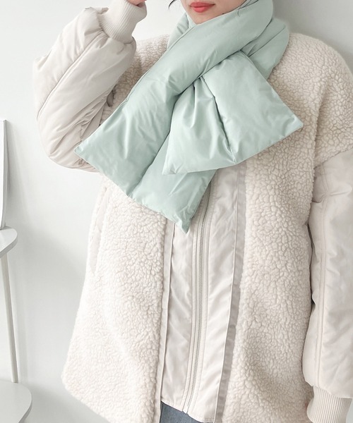 AS KNOW AS plus（アズノゥアズプラス）の「中綿ボリュームティペット（マフラー・レディース・アイボリー/ブラック/グリーン/ピンク・FREE）」の4枚目の写真