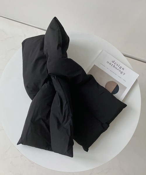 AS KNOW AS plus（アズノゥアズプラス）の「中綿ボリュームティペット（マフラー・レディース・アイボリー/ブラック/グリーン/ピンク・FREE）」の3枚目の写真