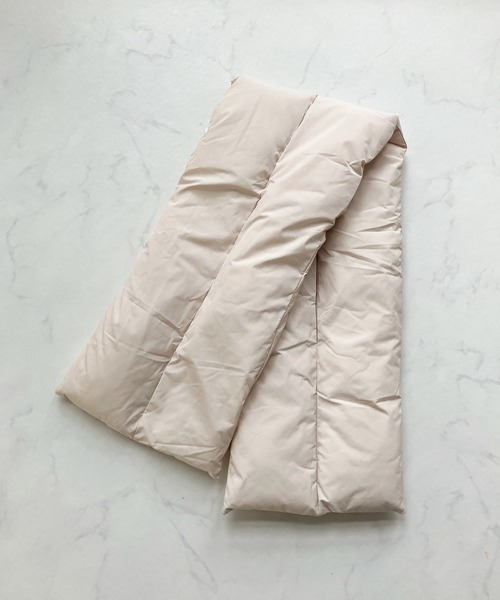 AS KNOW AS plus（アズノゥアズプラス）の「中綿ボリュームティペット（マフラー・レディース・アイボリー/ブラック/グリーン/ピンク・FREE）」の7枚目の写真