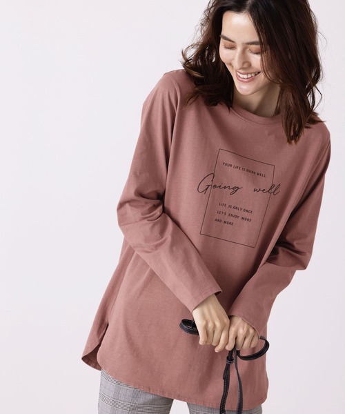 BELLUNA PLUS(ベルーナ)の「キレイ見え綿100%素材ロゴプルオーバー(Tシャツ/カットソー・レディース・チャコール/グリーン/ローズ/オフホワイト・LARGE/X-LARGE/MEDIUM)」の4枚目の写真