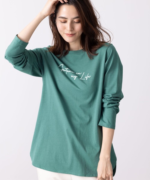 BELLUNA PLUS(ベルーナ)の「キレイ見え綿100%素材ロゴプルオーバー(Tシャツ/カットソー・レディース・チャコール/グリーン/ローズ/オフホワイト・LARGE/X-LARGE/MEDIUM)」の3枚目の写真