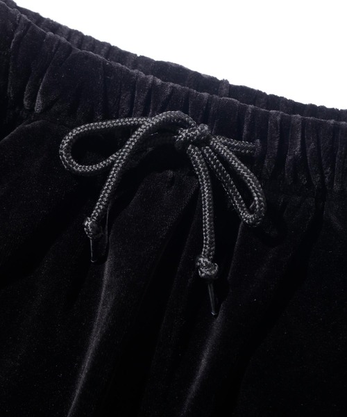 XLARGE(エクストララージ)の「XLARGE × JAPANESE MAGENESE VELOUR TRACK PANTS(その他パンツ・メンズ・チャコール/ブラック/グリーン・M/L/XL/XXL)」の6枚目の写真