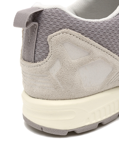 BEAUTY&YOUTH UNITED ARROWS(ビューティーアンドユースユナイテッドアローズ)の「BYBC adidas ORIGINALS ZX FLUX スリッポン◆(スニーカー・レディース・ライトグレー/ネイビー・24cm/24.5cm/23.5cm/23cm)」の4枚目の写真