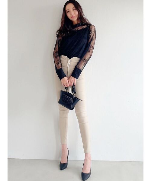 RESEXXY（リゼクシー）の「3連ボタンハイウエストスキニーパンツ（その他パンツ・レディース・ブラック/ベージュ・MEDIUM/SMALL）」の4枚目の写真