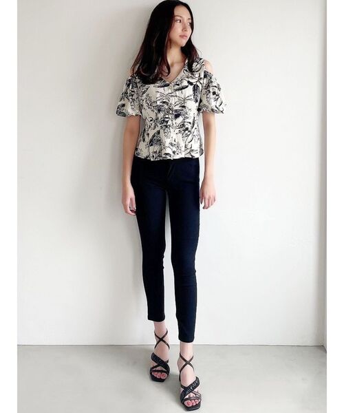 RESEXXY（リゼクシー）の「3連ボタンハイウエストスキニーパンツ（その他パンツ・レディース・ブラック/ベージュ・MEDIUM/SMALL）」の6枚目の写真