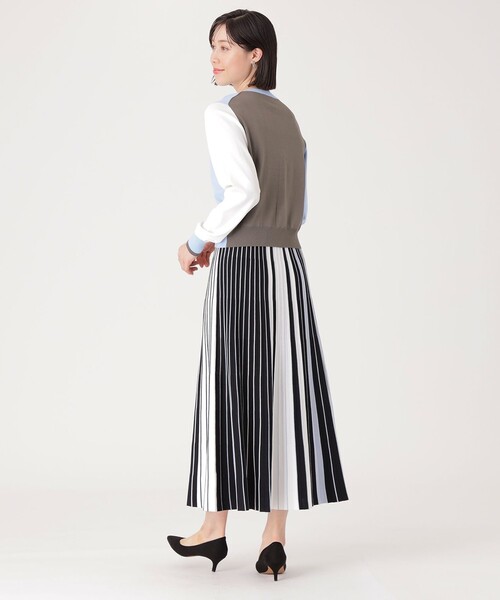 CAST:(キャストコロン)の「【1枚で着映える】バイカラーニットカーディガン(ニット/セーター・レディース・ネイビー/オフホワイト/ブルー・M)」の4枚目の写真