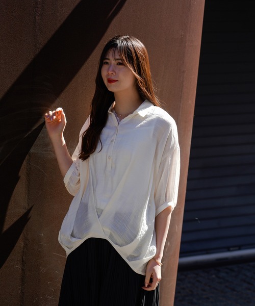 NAVY(ネイビー)の「RTスラブフロントタックシャツ ブラウス(シャツ/ブラウス・レディース・ホワイト/ネイビー/グリーン・フリー)」の2枚目の写真