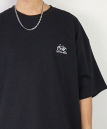 【GROOVY STORE】ワンポイント刺繍バックプリントTシャツ