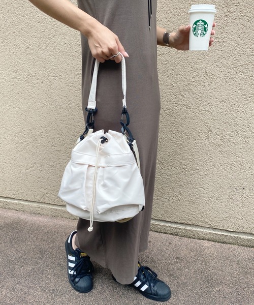 wears(ウェアーズ)の「多収納2WAYミリタリーバッグ(ショルダーバッグ・レディース・アイボリー/カーキ/ブラック・FREE)」の4枚目の写真