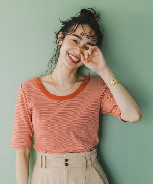 BAYFLOW（ベイフロー）の「2WAYボーダープルオーバー（Tシャツ/カットソー・レディース・オフホワイト/オレンジ/ライトオリーブ・SMALL/MEDIUM）」の3枚目の写真