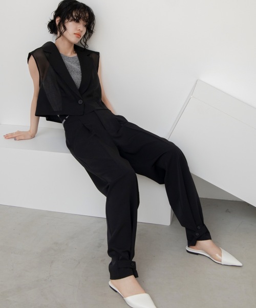 VACANCY(ヴァカンシー)の「サイドカットアウトスラックスパンツ(スラックス・レディース・ホワイト/ブラック・SMALL/LARGE/MEDIUM)」の18枚目の写真