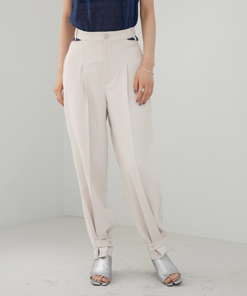 VACANCY(ヴァカンシー)の「サイドカットアウトスラックスパンツ(スラックス・レディース・ホワイト/ブラック・SMALL/LARGE/MEDIUM)」の20枚目の写真