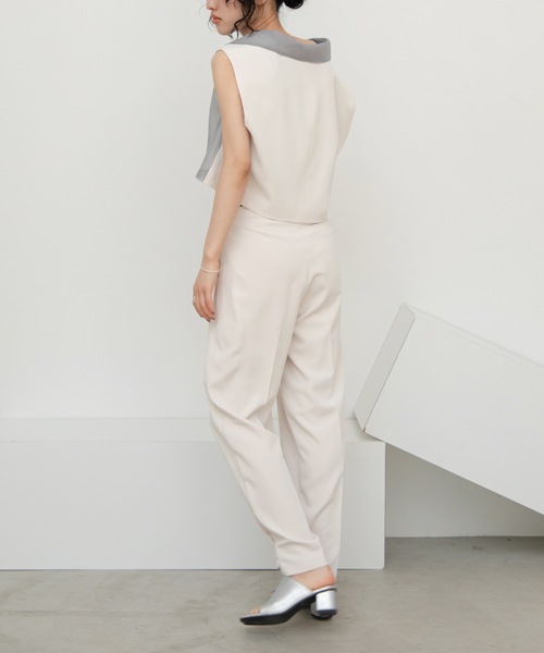 VACANCY(ヴァカンシー)の「サイドカットアウトスラックスパンツ(スラックス・レディース・ホワイト/ブラック・SMALL/LARGE/MEDIUM)」の21枚目の写真