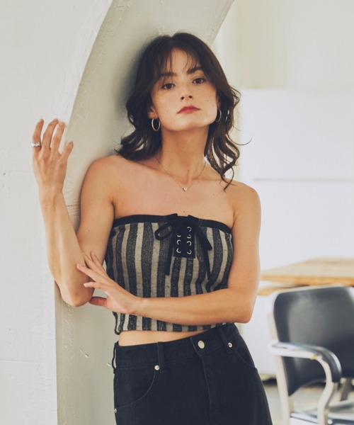 JUST A NOON（ジャストアヌーン）の「レースアップチューブトップス（チューブトップ・レディース・ブラック/アイボリー・FREE）」の4枚目の写真